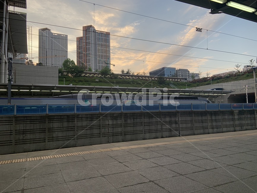 산,나무,역,아파트,노을
