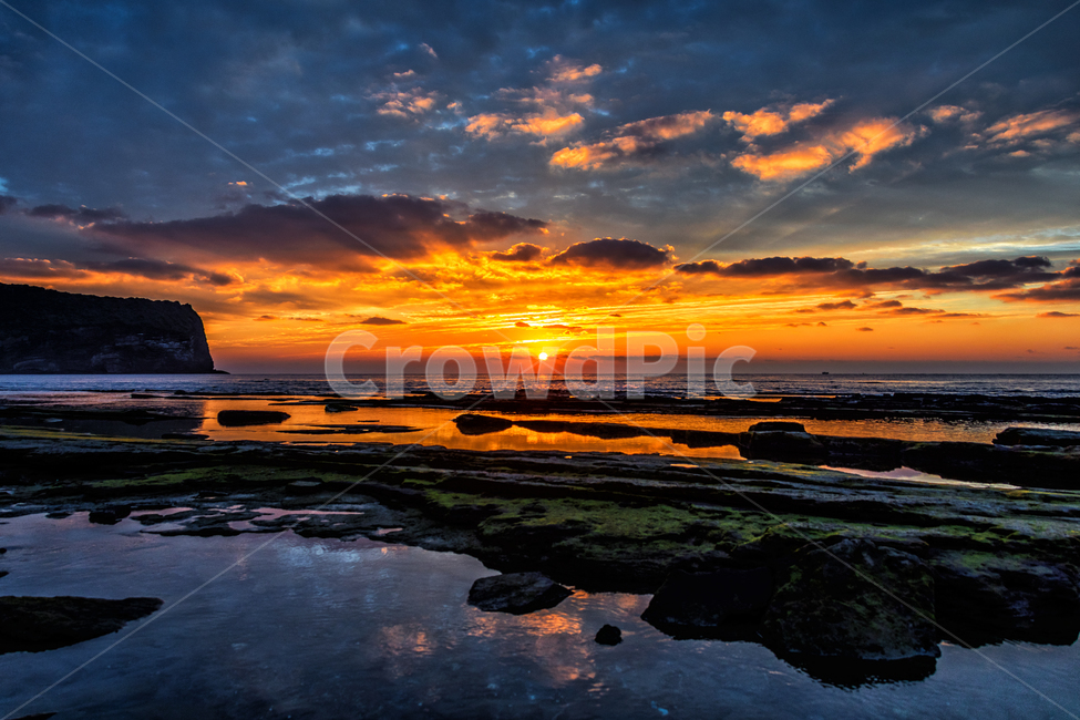 여명,일출,해,아침,광치기해변,자연,풍경,nature,landscape,한국자연풍경,한국자연경관,korea nature landscape,해변,바다,beach,sea,제주도,jeju,jeju island,색깔,색상,색채,색감,color sense,color sensitivity,feeling of color,outdoors,옥외,sky,하늘,red sky,붉은 하늘,sunset,일몰,dawn,새벽,dusk,황혼
