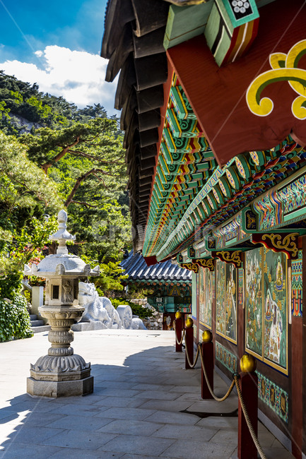 삼천사,석등,기와,지붕,사찰,고건축,전통건축,단청,하늘,처마,한국전통,한국문화,korean traditional,korean culture