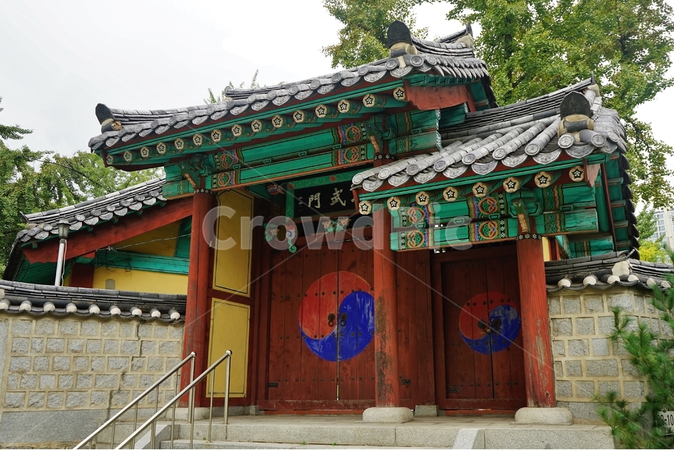 사당,전통,남이장군,기와,태극문양,건축물,고건축,기와집,지붕,한옥,패턴,옥상,배경,전통적인,한국의construction,한국전통,한국문화,koreantraditional,koreanculture,건물외관,exterior,building,structure,architecture,한국전통,한국문화,korean traditional,korean culture,건축물,건물외관,exterior,building,structure,architecture,construction