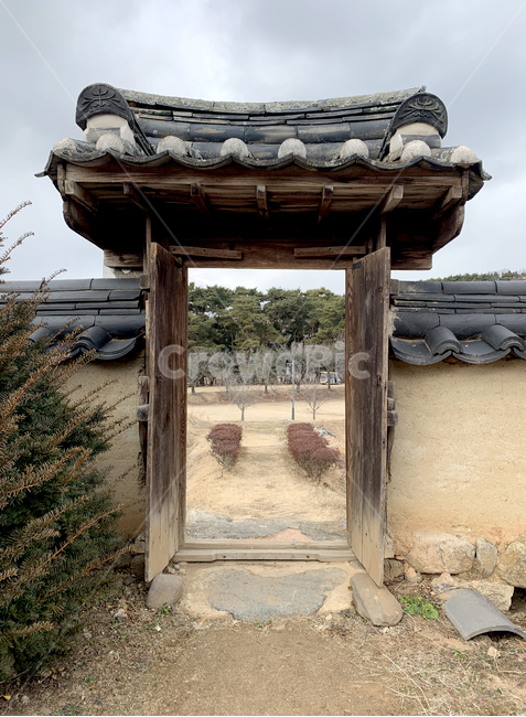 문,한국,전통,기와,tile,입구,korea,tradition,gate,door,한국전통,한국문화,korean traditional,korean culture
