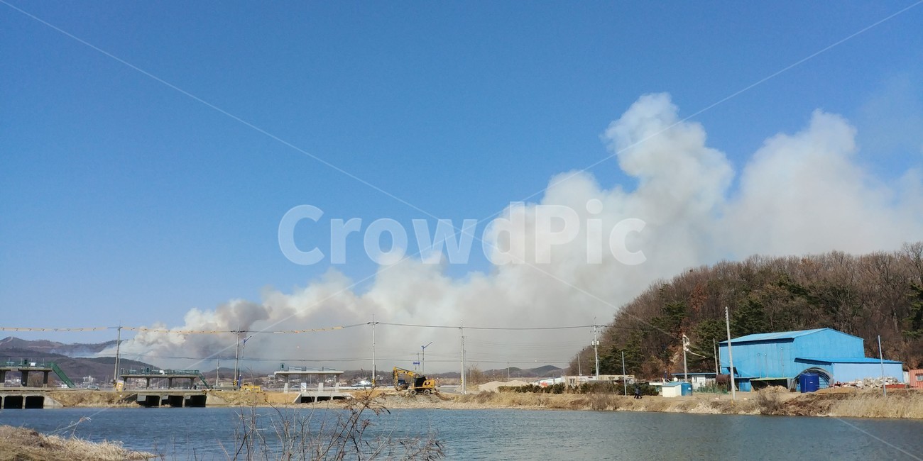 Ganghwa Island smoke,smoke,Ganghwa Island reservoir,fire,reservoir,Ganghwa Island scenery,landscape,white smoke