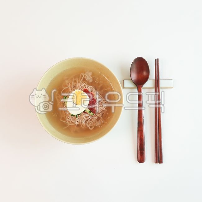 Cold noodles,noodle dish,summer menu,seasonal menu,summer food,noodle machine,cold noodle machine,table setting,table,instant cold noodles,noodles,cool