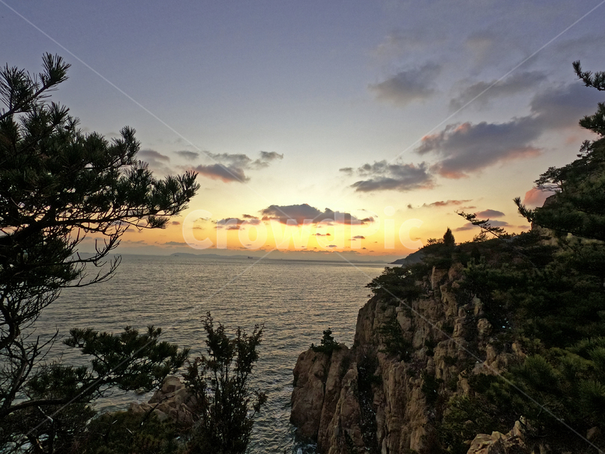 nature,자연,outdoors,옥외,land,바다,sea,날씨,weather,나라,ocean,대양,water,물,일몰,선셋,sunset,하늘,스카이,sky,색깔,구름,물결,잔잔한,저녁,오후,붉은하늘,dawn,붉은노을,한국풍경