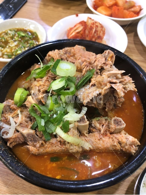 감자탕,뼈해장국,porkribhangoversoup,food,음식,dish,요리,meal,식사