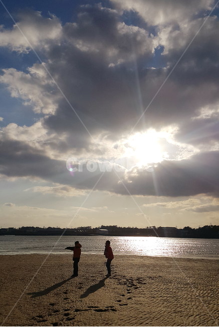 하늘,바다,구름,빛,모래,산책,사람,human,인간,person,light,flare,플레어,sky,sea,water,cloud