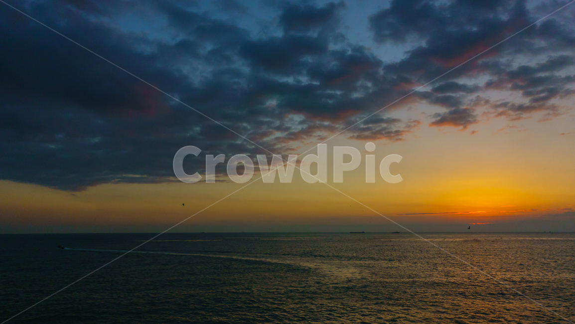 일출,풍경,바다,하늘,구름,해,자연,landscape,sunrise,자연,풍경,nature,landscape,outdoors,옥외,sunlight,햇빛,sky,dusk,황혼,sunset,일몰,dawn,새벽,red sky,붉은 하늘
