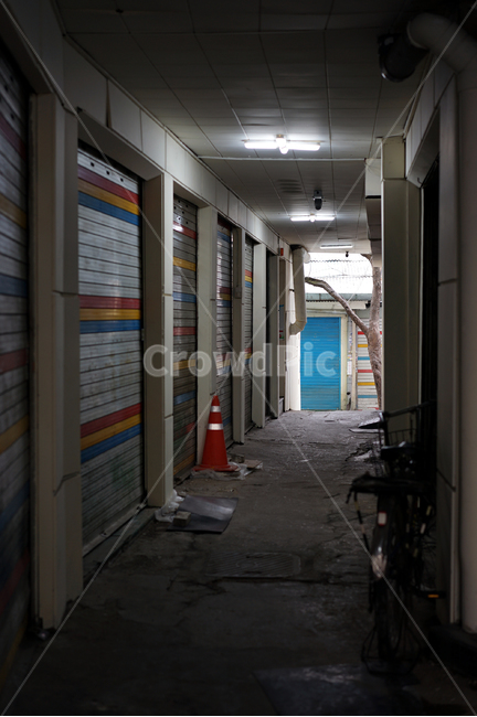 골목,셔터,샷다,을지로3가,을지로,을지로골목,도시,풍경,city,landscape,한국도시풍경,한국도시경관,korea cityscape,골목길,alley,corridor,복도,flooring,바닥