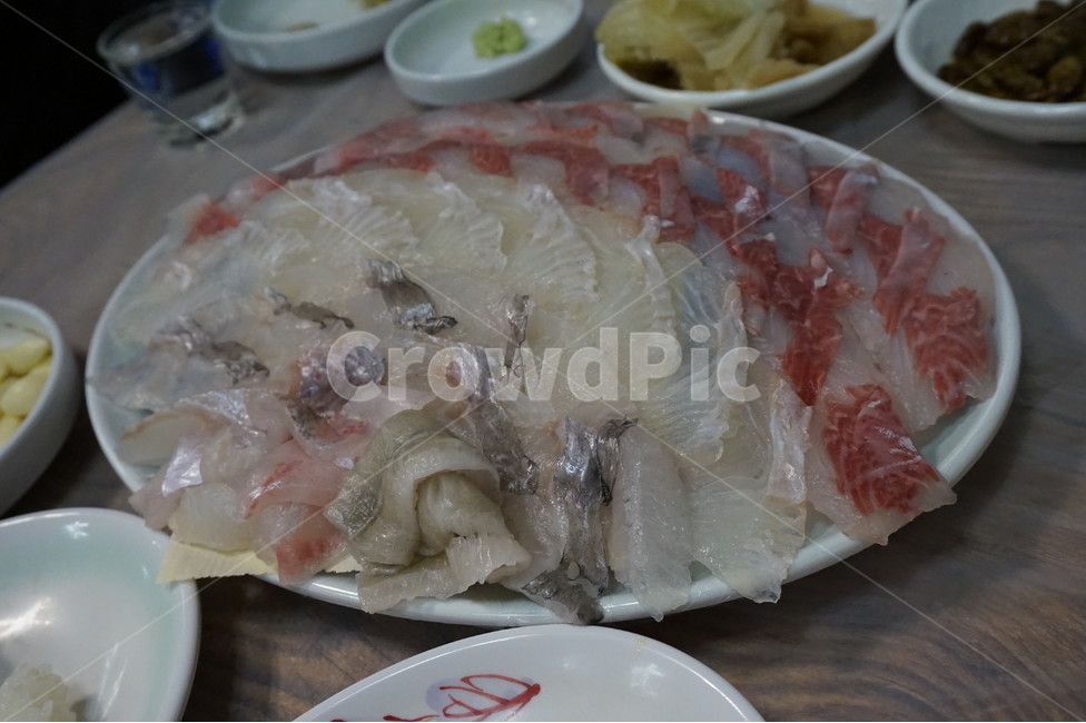 회,광어회,우럭,도다리,단백질,건강,다이어트,활어,물고기,fish,슬라이스,자르다,차리다,셋팅,set,정갈한,정리된,먹는,질감,투명,생선회,생선,바다,바닷가,먹다,스시,맛집,광어,맛있다,맛있는,cook,meal,dishes,수산물,해산물,fisheryproducts,seafood,날것,생것,싱싱한,신선한,참치,와사비,요리,모듬회,회모듬,음식,food,식재료,음식,식재료,요리,food,cook,meal,dishes,food reserves,수산물,해산물,fishery products,seafood