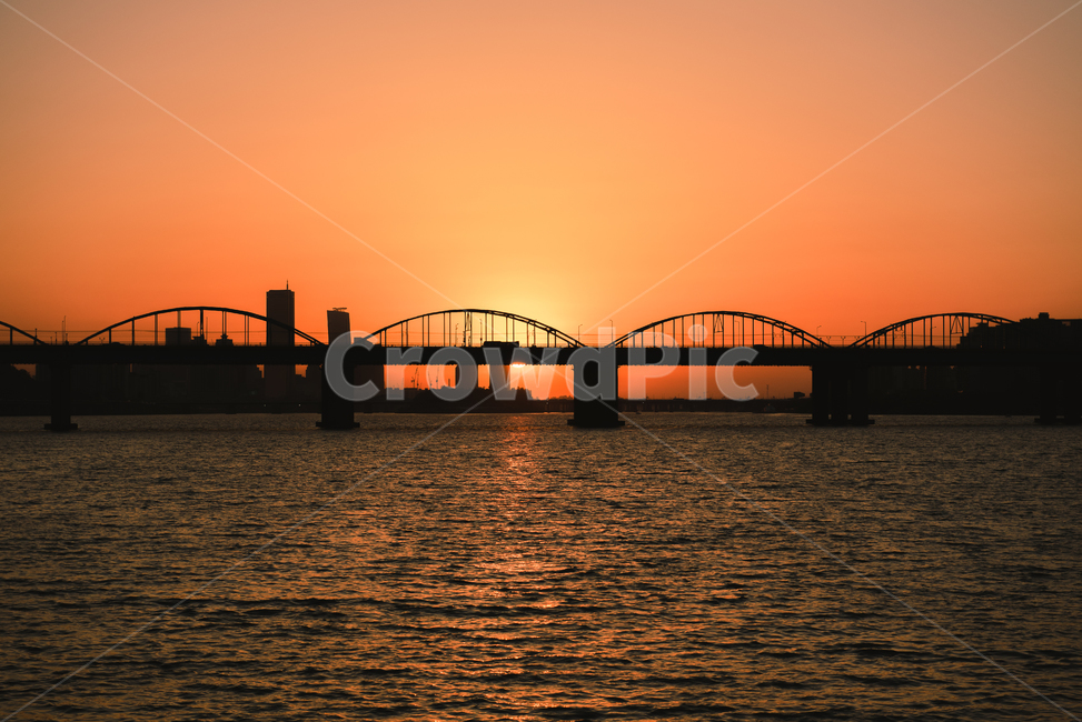 일몰,야경,대교,감성사진,한강,도시,river,city,landscape,lights,sky,하늘,실루엣,그림자,silhouette,shadow,건축물,건물외관,exterior,building,structure,architecture,construction