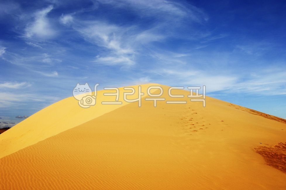 베트남무이네,화이트샌듄,모래언덕,사막,모래,경관,건조한,고개,더위,네이처,하늘