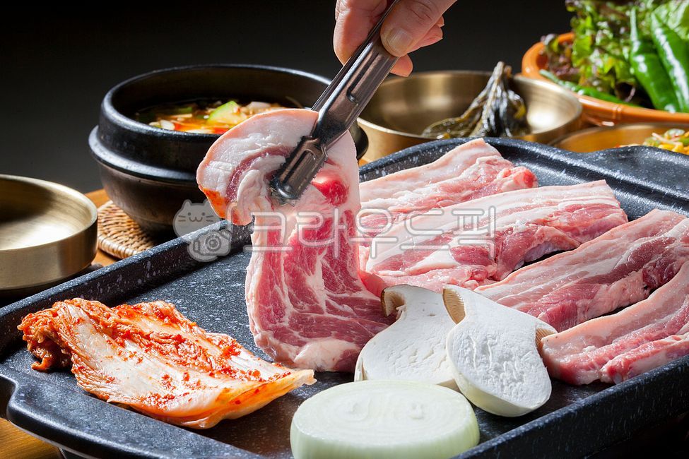 Meat restaurant,onion,raw meat,black money,Hallasan Jeju Pork Belly,pork,Raw neck meat,vegetable,pig,pork belly,Pork neck loin,Jirisan Plateau Black Pork,Grilled Pork Belly,fire,mushroom,Raw pork belly,Aged Kimchi,Pork Belly,kimchi,Ogyeopsal,Jirisan black