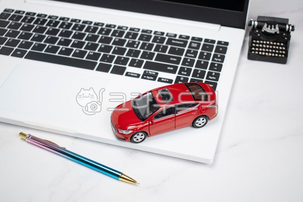 computer keyboard,concept,vehicles,laptop,sales,car insurance,car,jeep,pen,model,company,tire,toy,keyboard,business,work,wheel,tax,monitor,transportation,cars,Insurance,desk,miniature,finance