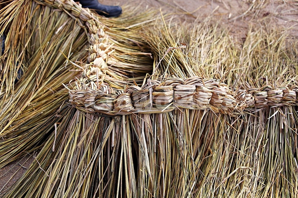용마름,이엉,지붕재료,초가지붕,짚,매듭,식물,자연,전통공예품,민속품,벼짚,한국전통,한국문화,korean traditional,korean culture