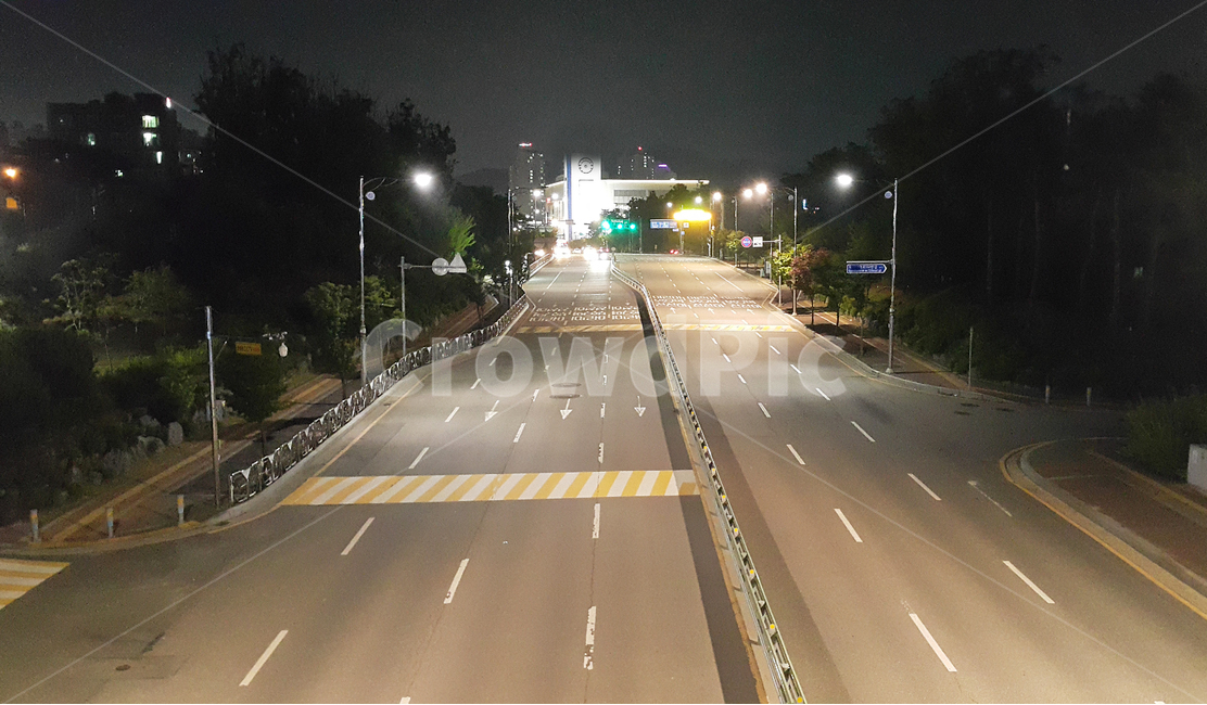 거리,도로,새벽,길,road,asphalt,아스팔트,highway,고속도로,freeway,고속,한산한,텅텅비다