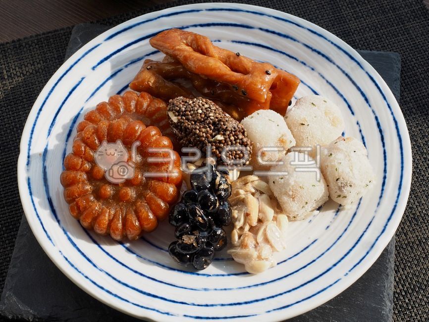 wellnessfood,asianfood,koreanculture,Thanksgiving,traditional culture,wellbeing,Wellbeing food,Asian food,traditionalfood,Lunar New Year food,new year,Rice crackers,holiday food,rice dish,koreantraditionalfood,traditional snacks,Korean traditional snacks,