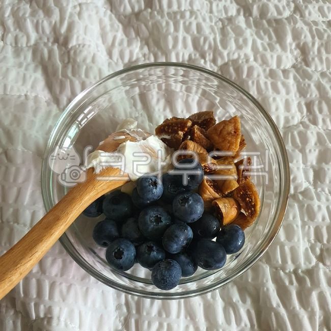 meal,yogurt,salad,Greek yogurt,blueberry,fruit,bowl,Blueberries,food