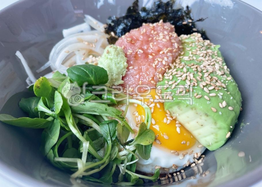 wasabi,fried egg,salted pollack roe,lowsalt salted pollack roe,softboiled,egg,onion,vegetables,lowsalt pollack roe,ingredients,cooking,sunny side up,Pollack roe avocado rice bowl,avocado,rice bowl,raw wasabi,cook,seaweed,food,meal,sesame seeds,dish,sesame