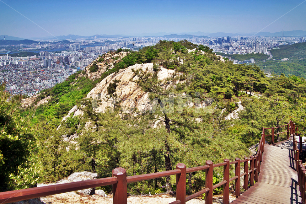 관악산,바위,기암괴석,능선,산,서울도심,등산,전망대,목책,도시,풍경,city,landscape,한국도시풍경,한국도시경관,korea cityscape,building,건물