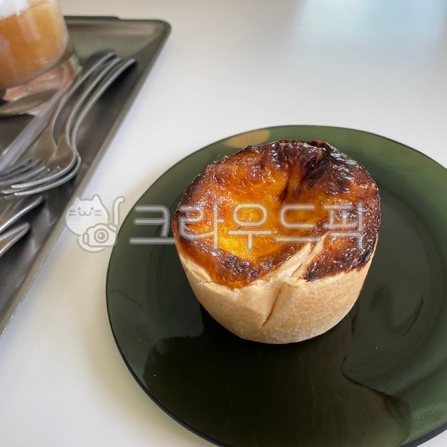 bread,cafe,egg,bakery,dessert,cafe dessert,bowl,egg tart