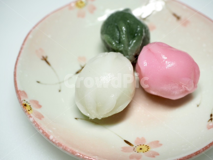 snack,plate,Thanksgiving,holiday,wellbeing,Korean food,Asian food,tradition,Lunar New Year food,new year,holiday food,Honey rice cake,Korean,Chuseok food,Korean culture,food,food culture,Korean traditional snacks,korea,dessert,Asia,background,culture,rice