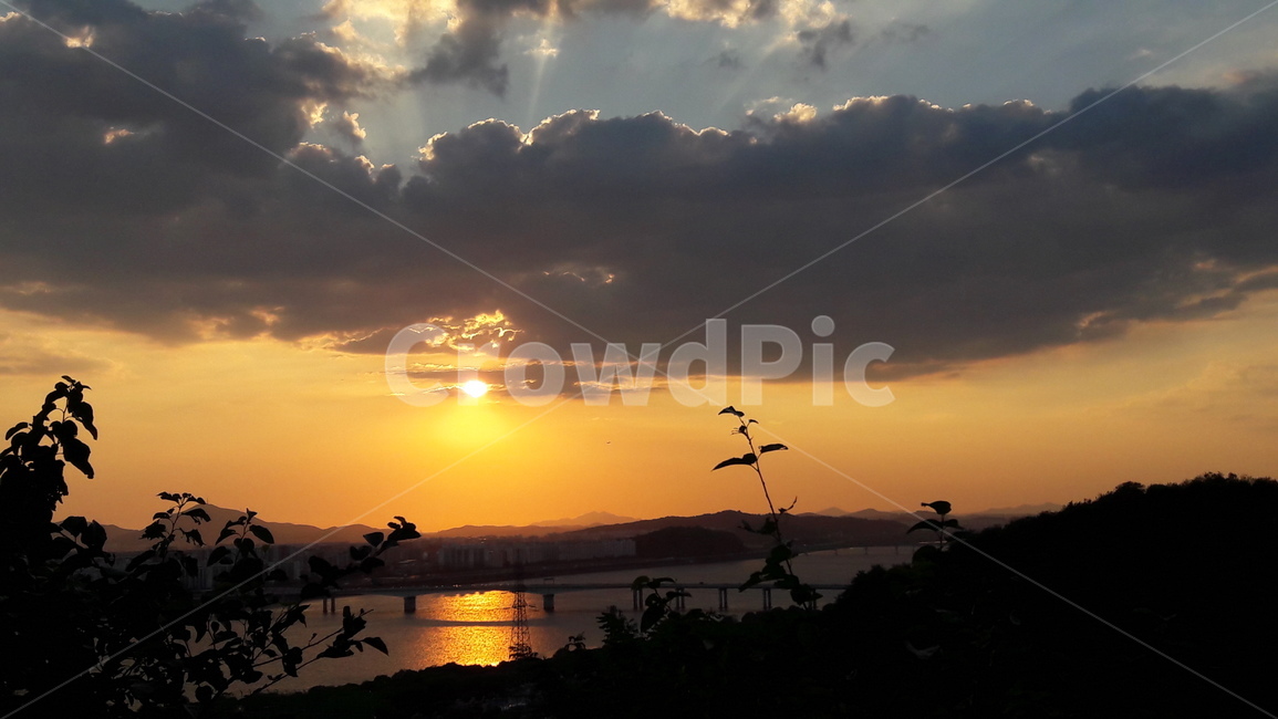 자연,하늘,신비로움,아름다움,붉은,자연,풍경,nature,landscape,sunlight,햇빛,light,빛,flare,플레어,outdoors,옥외,sky,dawn,새벽,dusk,황혼,red sky,붉은 하늘,sunset,일몰