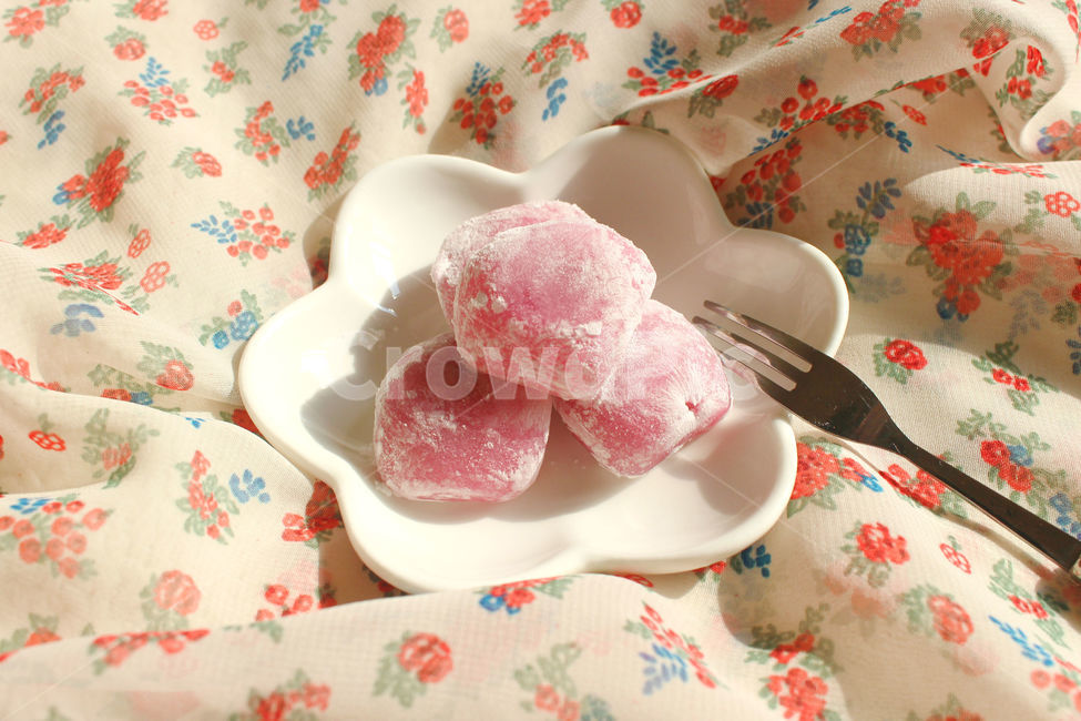 음식,찹쌀떡,떡,요리,감성사진,딸기찹쌀떡,food,음식,식재료,요리,food,cook,meal,dishes,food reserves,디저트,간식,후식,dessert,snack