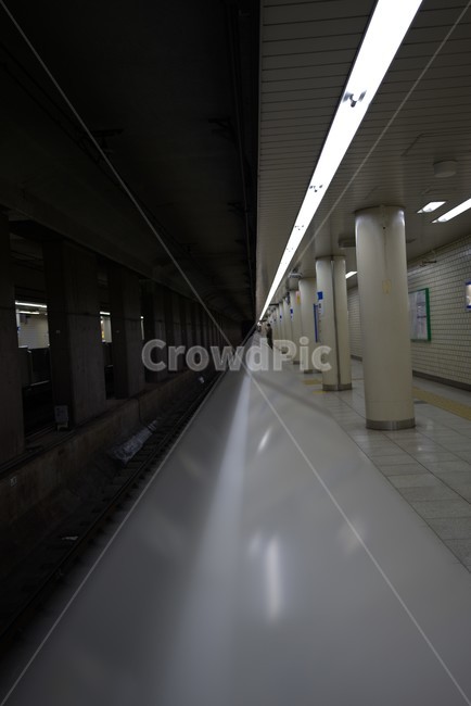 flooring,person,사람,human,바닥,floor,복도,corridor,인간,지하철,일본,도쿄