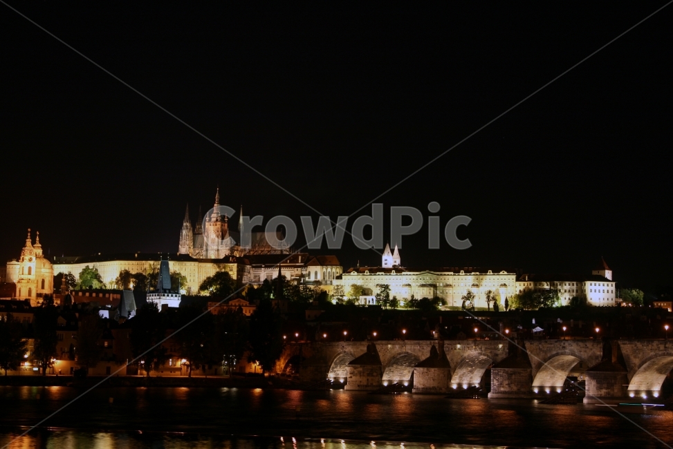 프라하,카를다리,프라하야경,프라하성,체코,praha,야경,밤,풍경,nightscape,night,landscape,도시,city,해외,외국,세계,foreign,oversea,world,세계도시풍경,해외도시풍경,외국도시풍경,world cityscape,building,건물,steeple,뾰족한 탑,tower,탑,spire,첨탑,architecture,건축물