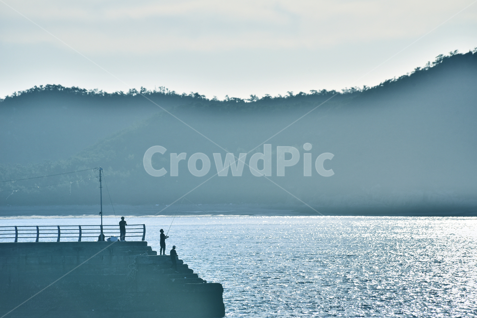 섬,선유도,고군산군도,water,물,해안선,옥외,해상국립공원,푸른바다,하늘,파랑색,블루톤,물결,배경,바탕,백그라운드,background,한국자연경관,island,outdoors,sea,바다,coast,연안,shoreline,자연,nature,방파제,난간,실루엣,낚시꾼,낚시질,여유,낭만,레저,silhouette,사람들,fishing,leisure,healing,힐링,늦은오후,바다풍경,자연,풍경,nature,landscape