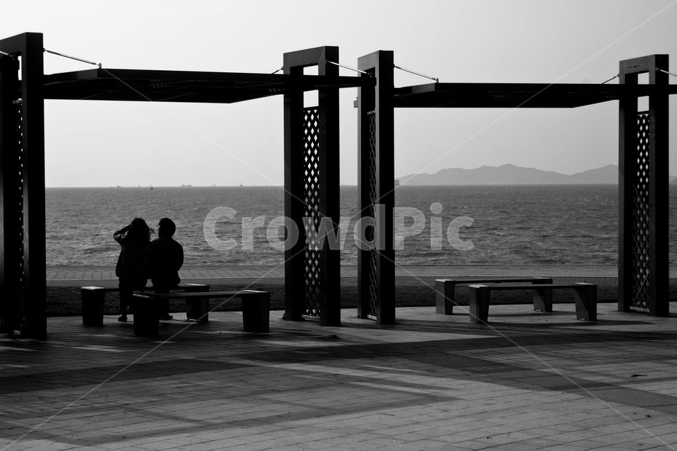 연인,남자,여자,바다,데이트,자연,풍경,nature,landscape,사람,인물,인간,human,person,연인,커플,사랑,lover,couple,흑백,모노톤,monochrome,black and white,bench,벤치
