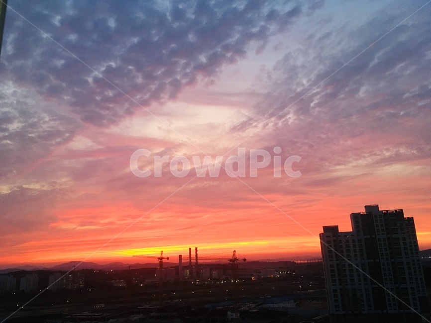 nature,자연,outdoors,옥외,dusk,sky,새벽,dawn,일몰,sunset,황혼,하늘,redsky,붉은하늘