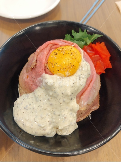 로스트비프동간장마요,로스트비프동,스테이크덮밥,음식,요리,식사,roastbeef,food,dish,meal