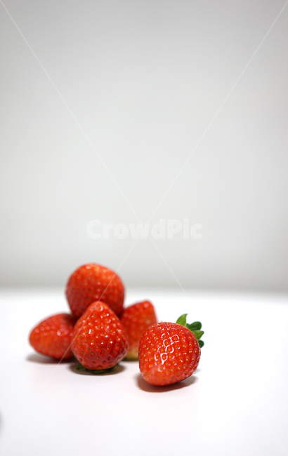 딸기,strawberry,과일,음식,겨울철과일,빨강,레드,red,베리,음식,식재료,요리,food,cook,meal,dishes,food reserves,과일,열매,fruit