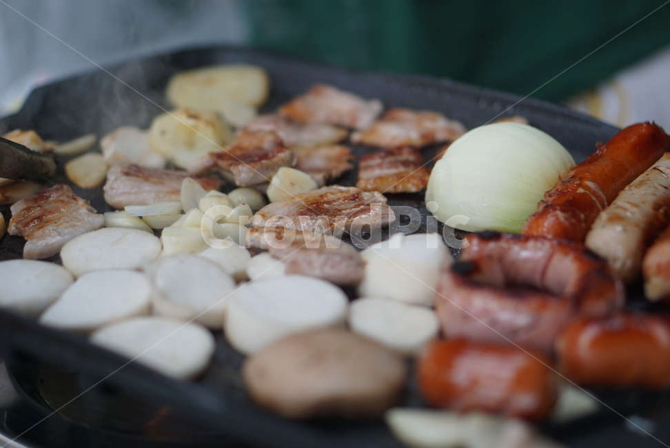 mt,삼겹살구이,삼겹살,고기굽기,소시지,소시지구이,고기,마늘굽기