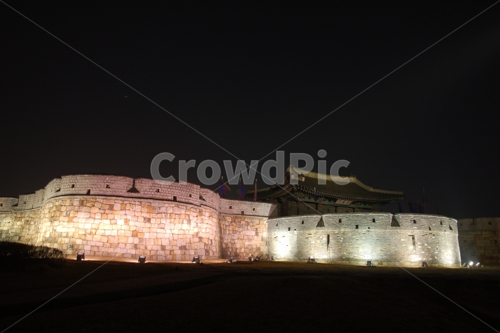 수원화성,수원,유네스코,유네스코문화유산,문화재,전통,한국,코리아,헤리티지,Heritage,성곽,야경,야경,밤,풍경,nightscape,night,landscape,한국전통,한국문화,korean traditional,korean culture,랜드마크,landmark,tourist attraction,한국랜드마크,한국관광지,한국명소,korea landmark,korea tourist attraction,architecture,건축물,building,건물,castle,성