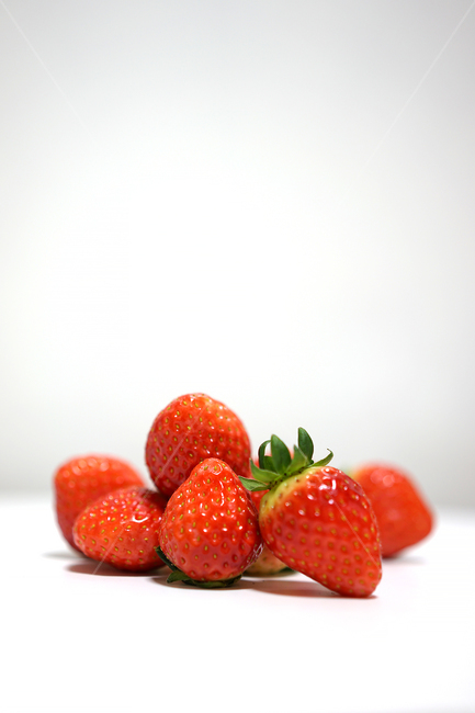 딸기,strawberry,과일,음식,겨울철과일,빨강,레드,red,베리,음식,식재료,요리,food,cook,meal,dishes,food reserves,과일,열매,fruit