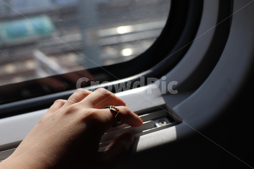손,여자,여자손,기차,창문,창문손,hand,train,window,반지,ring,컨셉,콘셉,손모델,느낌,felling,분위기,배경,한손,여성손,기차안에서,trevel,빈,빈화면,바탕