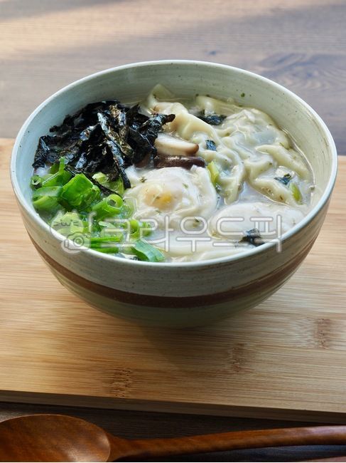 설날사진공모전,한식,한국전통음식,한국음식,떡국,떡만두국,만두국,식품,한국문화,배경,음식문화,문화,아시아음식,설날,음식,설날음식,명절,명절음식,koreanfood,koreanculture,food,background,foodculture,culture,asianfood,웰빙,웰빙음식,wellbeing,wellbeingfood,만두,한국전통,한국문화,korean traditional,korean culture,음식,식재료,요리,food,cook,meal,dishes,food reserves,한식,한국음식,한국요리,korean food,korean dishes,korean meal,korean cook