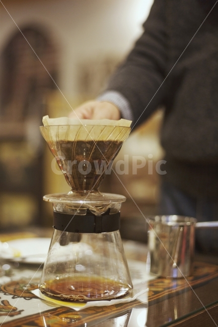 드립커피,드립,커피,카페,핸드드립,coffee,cafe,handdrip,handdripcoffee,필터,커피필터,사람,인물,인간,human,person,커피,카페,coffee,cafe