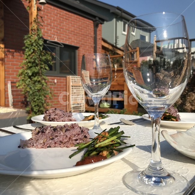 식사,파티,와인잔,투명와인잔,밥,meal,wineglass,rice,흑미밥,정원,party,garden