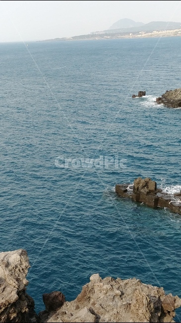 제주도,바다,주상절리,바위,해안,바닷가,자연,풍경,nature,landscape,한국자연풍경,한국자연경관,korea nature landscape,제주도,jeju,jeju island,promontory,곶,outdoors,옥외,ocean,대양,water,물,sea,leisure activities,레저 활동,adventure,모험