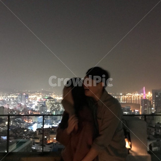 행복한연인,연인모습,연인과야경,부산야경,웃는연인