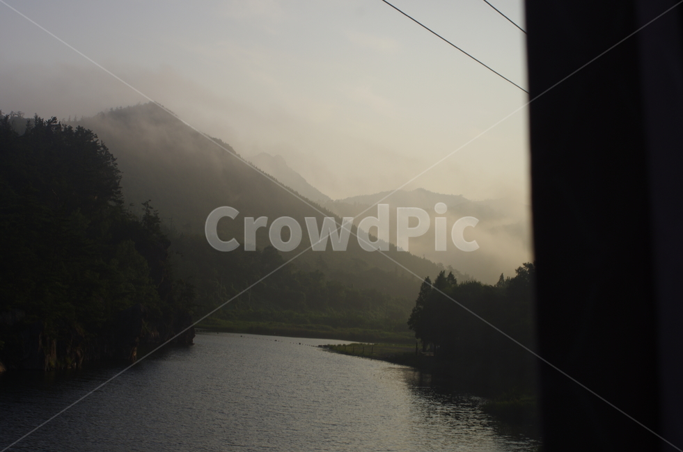 기차,새벽,안개,강,산,자연,풍경,nature,landscape,outdoors,옥외,weather,날씨