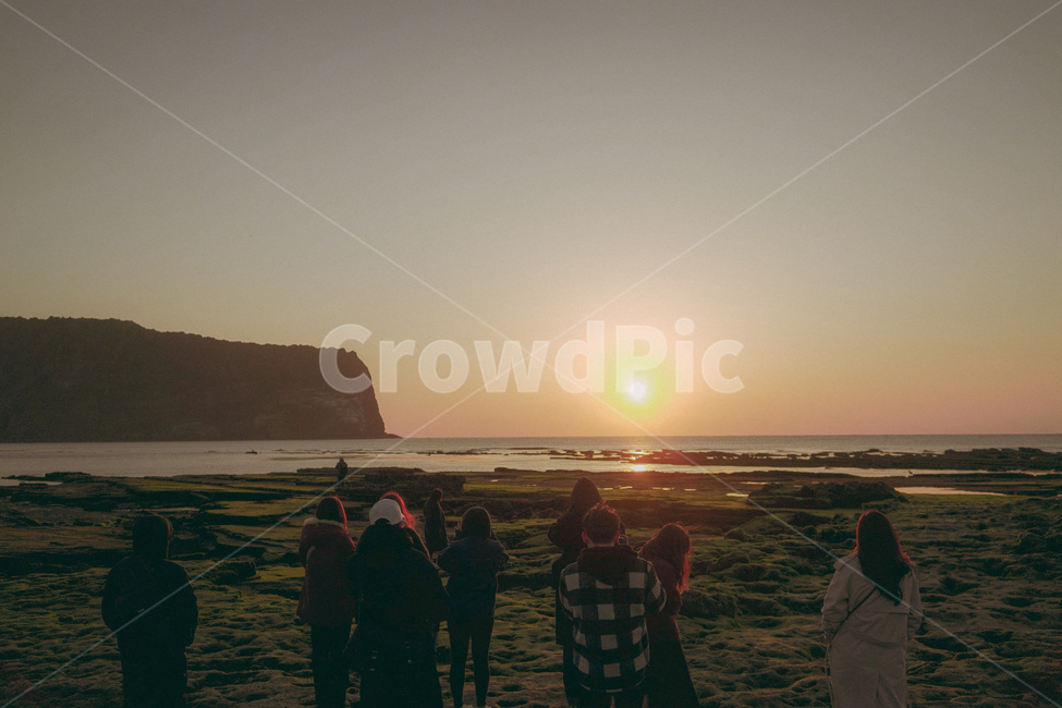 일출,성산일출봉,sunrise,seongsan,풍경,자연,풍경,nature,landscape,한국자연풍경,한국자연경관,korea nature landscape,제주도,jeju,jeju island,person,사람,human,인간,light,빛,flare,플레어,outdoors,옥외