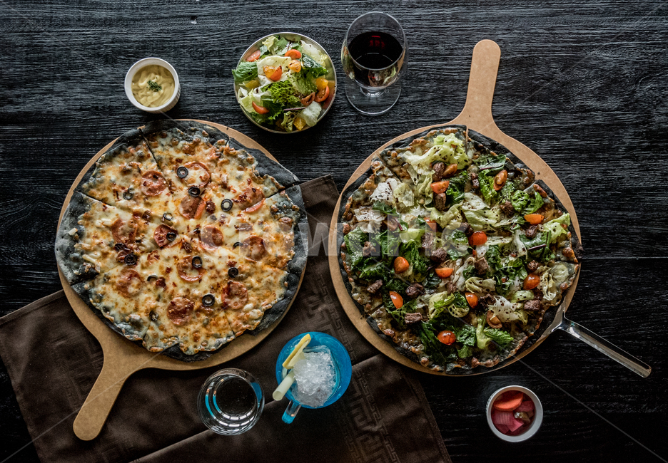 피자,씬피자,올리브피자,샐러드피자,푸드스타일링,치즈,피클,검정색도우,흑임자도우,이태리음식,레스토랑음식,음식,식재료,요리,food,cook,meal,dishes,food reserves,양식,서양음식,서양요리,western food,western dishes,western meal,western cook