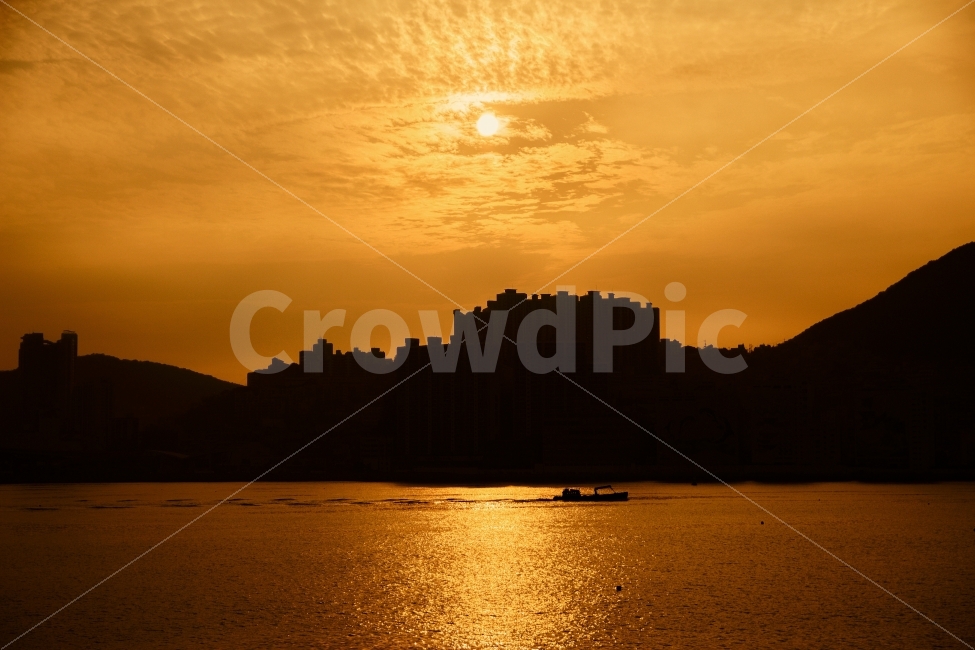 풍경,바다,여행,배,석양,도시,풍경,city,landscape,교통,교통수단,traffic,transportation,실루엣,그림자,silhouette,shadow,nature,자연,sunlight,햇빛,outdoors,옥외,sky,하늘,dusk,황혼,sunset,일몰,red sky,붉은 하늘,dawn,새벽