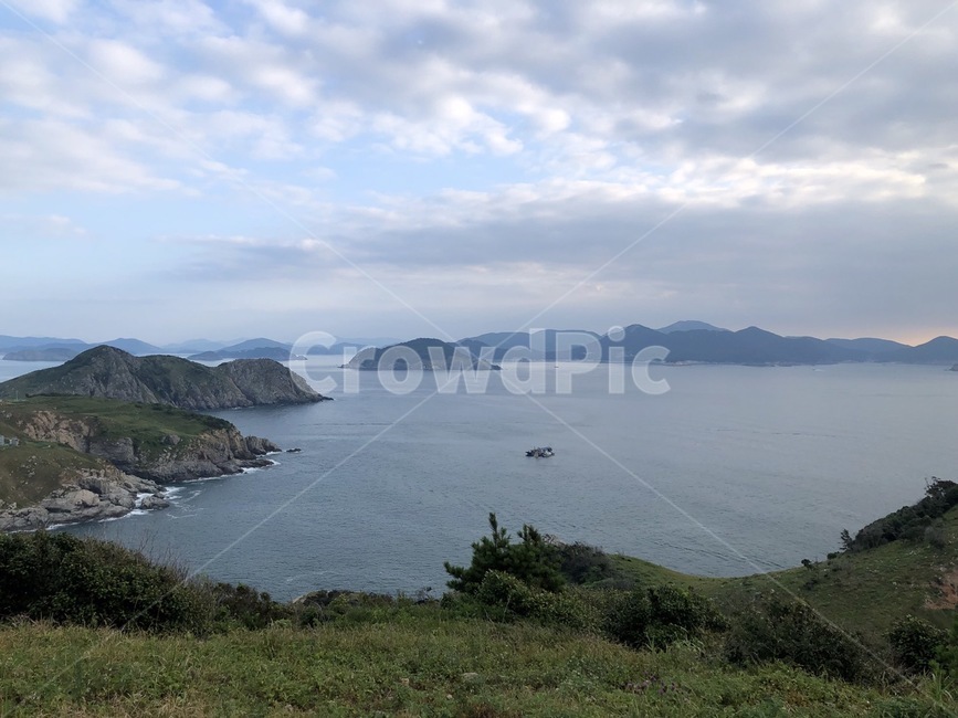 바다,섬,sea,파도,자연,풍경,nature,landscape,island,풀,나무,구름,자연,풍경,nature,landscape,land,땅,outdoors,옥외,shoreline,해안선,water,물,ocean,대양,coast,연안,promontory,곶