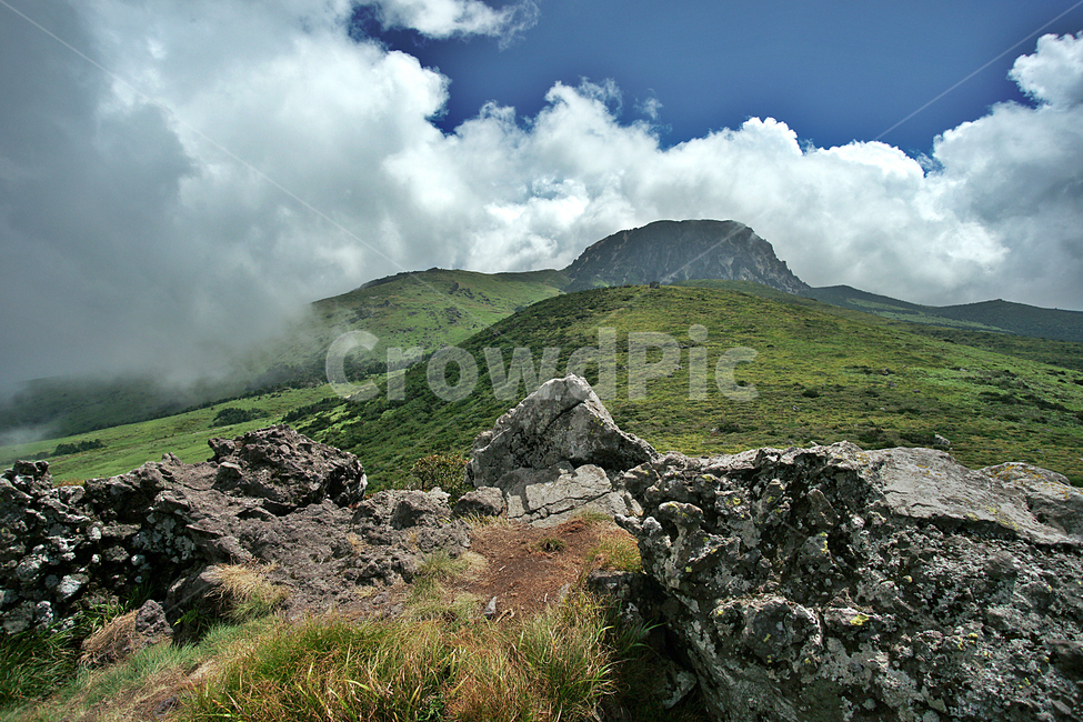 한라산,윗세오름,제주,영산,구름,운무,영실코스,자연,수풀,자연,풍경,nature,landscape,한국자연풍경,한국자연경관,korea nature landscape,제주도,jeju,jeju island,outdoors,옥외,hill,언덕