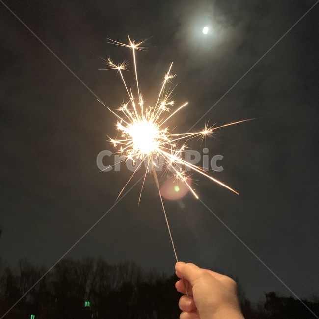 폭죽,희망,스파크,빛,감성,달,구름,light,spark,firecracker,야경,밤,풍경,nightscape,night,landscape,flare,플레어,nature,자연,outdoors,옥외